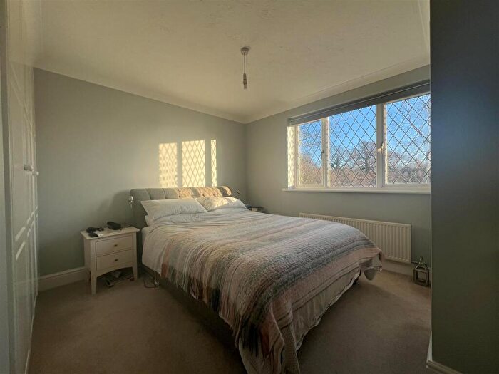 3 Bedroom Link Detached House To Rent In The Briars, Ash, GU12