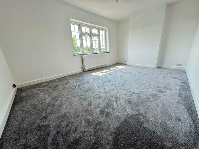 1 Bedroom Flat For Sale In Eastwood Road, Rayleigh, SS6