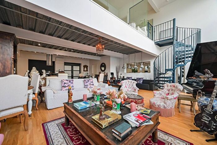 2 Bedroom Maisonette For Sale In Roach Road, Hackney Wick, London, E3