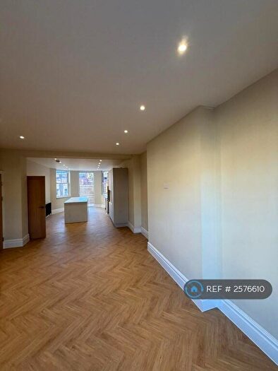 4 Bedroom Semi Detached House To Rent In Stuart Crescent, London, N22