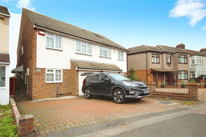 4 Bedroom Semi-Detached House To Rent In South End Road, Rainham, Essex, RM13