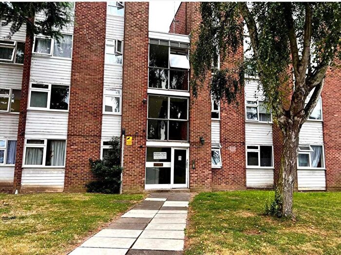 2 Bedroom Flat For Sale In Gatewick Close, Slough, SL1