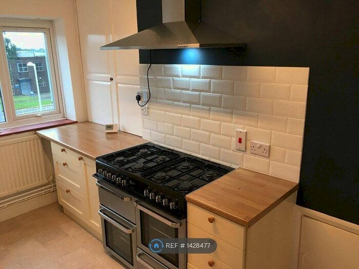 3 Bedroom Flat To Rent In Banbury Road, Manchester, M23