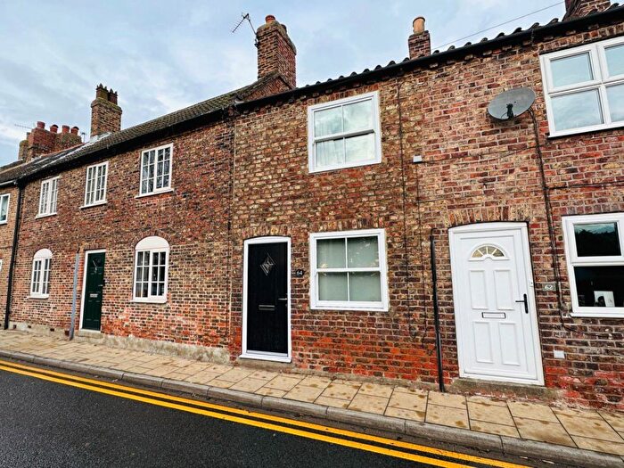 2 Bedroom Cottage To Rent In Sherburn Street, Cawood, YO8