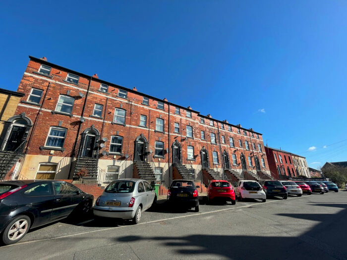 1 Bedroom Apartment To Rent In Flat, Providence Avenue, Leeds, West Yorkshire, LS6