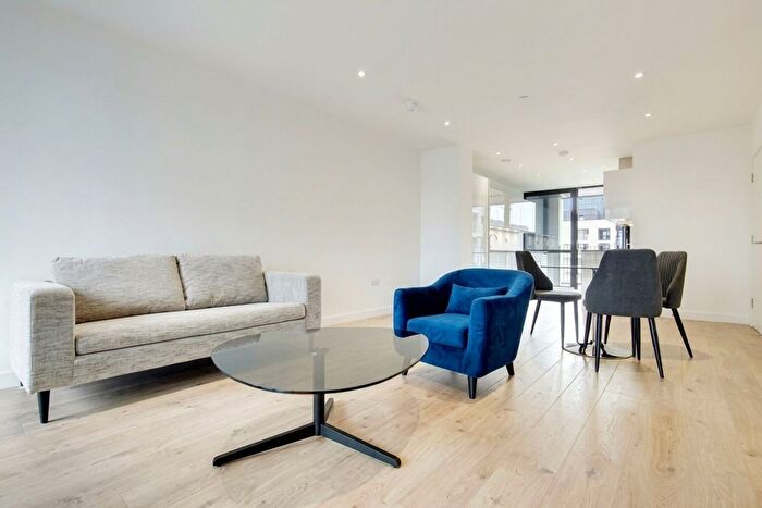 3 Bedroom Flat To Rent In Forrester Way, London, E15
