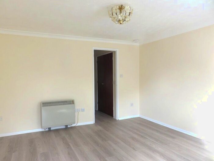1 Bedroom Flat To Rent In Whitehall Lane, Grays, Essex, RM17