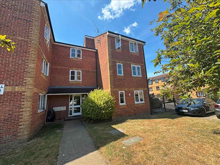1 Bedroom Flat For Sale In Redford Close, Feltham, Middlesex, TW13
