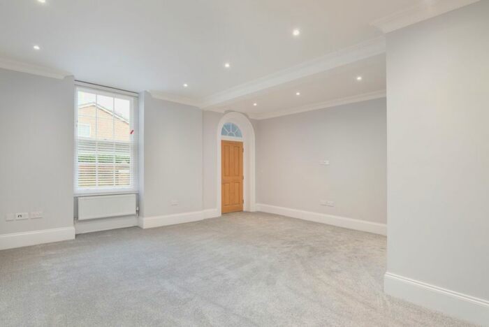 2 Bedroom Flat To Rent In Church Path, Deal, CT14