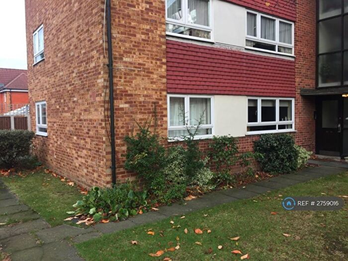 2 Bedroom Flat To Rent In Great Cullings, Romford, RM7