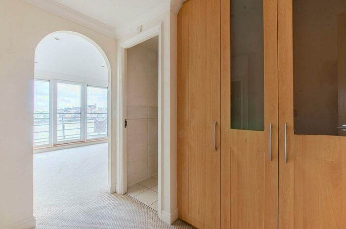 3 Bedroom Flat To Rent In Stretton Mansions, Greenwich, London, SE8