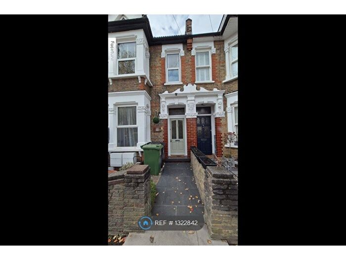 2 Bedroom Flat To Rent In Castleton Rd, Walthamstow, E17