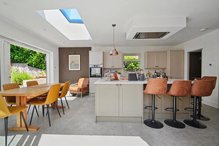 5 Bedroom Detached House For Sale In Broadstone, BH18 - Photo 8