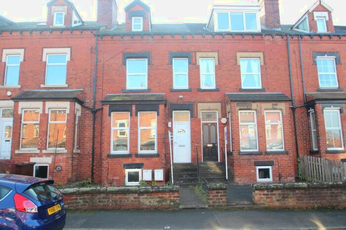 2 Bedroom Flat To Rent In Norman Terrace, Roundhay, Leeds, LS8