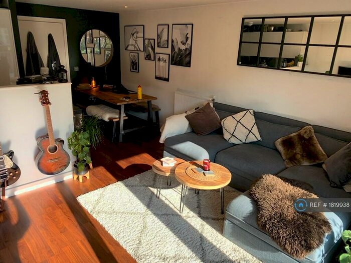 1 Bedroom Flat To Rent In Holly Street, London, E8