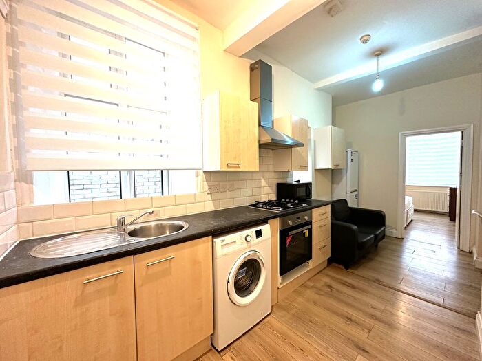 Studio To Rent In Uxbridge Road, West Ealing, London, W13