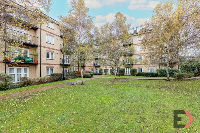 2 Bedroom Flat To Rent In Worcester Close, Isis House, SE20