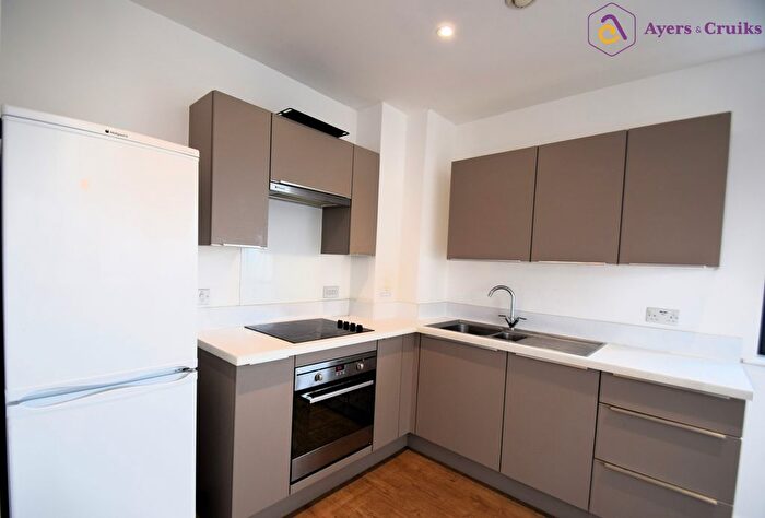 2 Bedroom Flat To Rent In Victoria Avenue, Southend On Sea, Essex, SS2