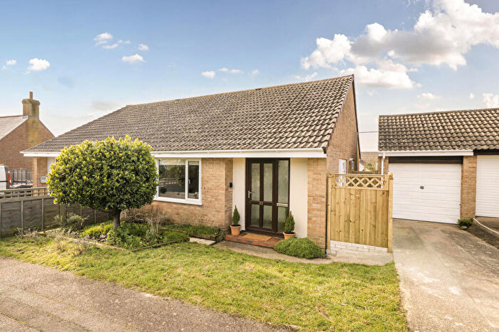2 Bedroom Semi-Detached Bungalow For Sale In Fosseway Close, Axminster, EX13