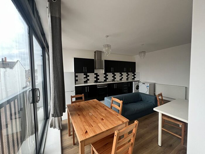 3 Bedroom Flat To Rent In Caxton Road, London, SW19