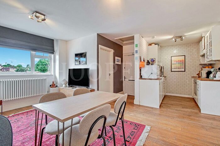 2 Bedroom Flat For Sale In Sancroft Close, London, NW2