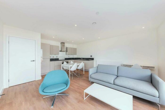 2 Bedroom Flat To Rent In Union Way, Willesden Junction, NW10