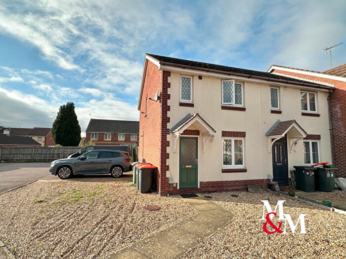 2 Bedroom End Of Terrace House To Rent In Bishop Close, LU7