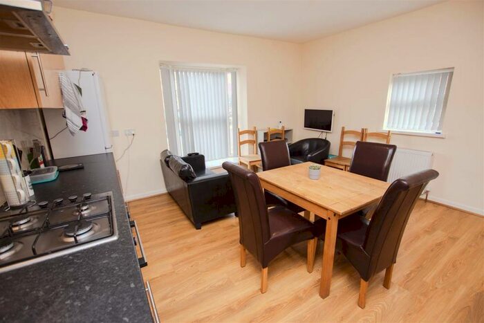 3 Bedroom Flat To Rent In Katie Road, Birmingham, B29