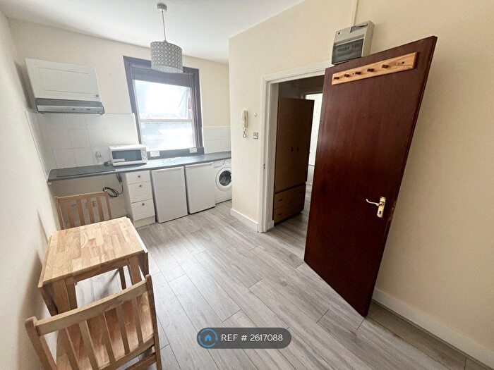 Studio To Rent In Gladesmore Road, London, N15