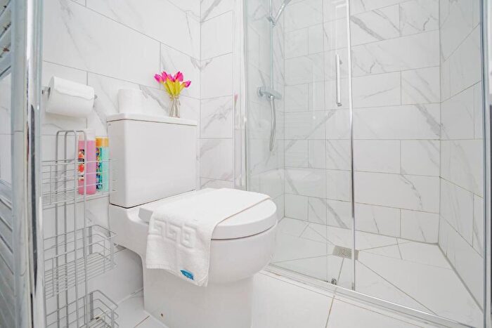 Flat To Rent In Eaton Place -, RL00