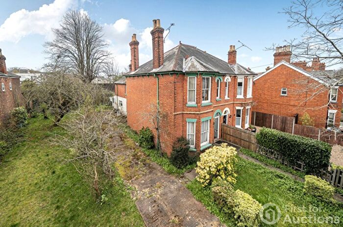 4 Bedroom Semi Detached House For Sale In Southampton Street, Farnborough, Hampshire, GU14