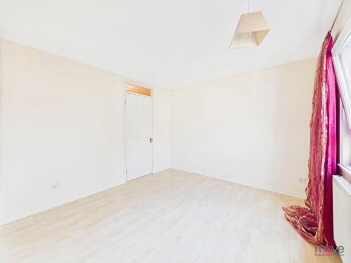 3 Bedroom Flat To Rent In The Dukeries, Gloucester, GL1