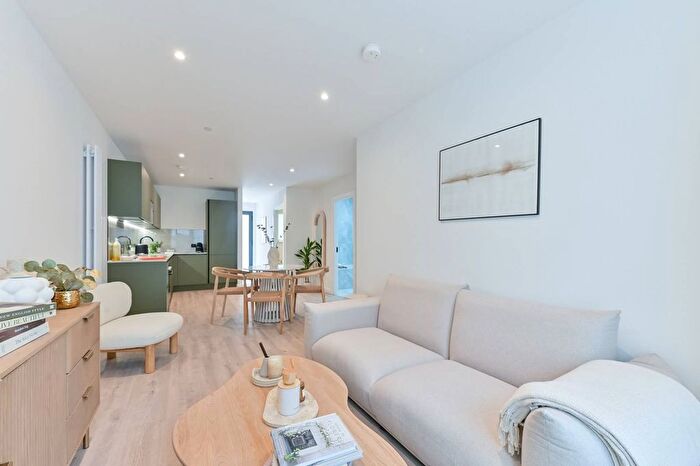 1 Bedroom Flat To Rent In Rufus Lodge, Earlsfield, Wimbledon, SW18