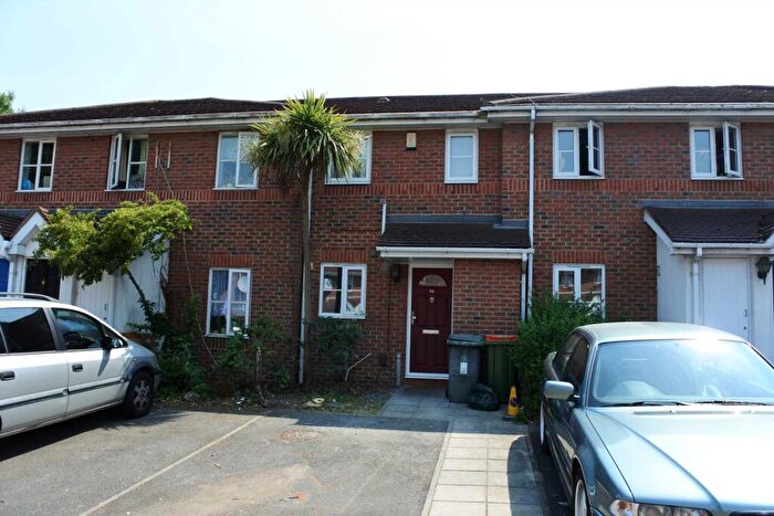2 Bedroom House To Rent In Peridot Street, Beckton, E6