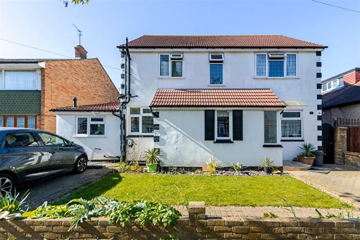 4 Bedroom Detached House For Sale In Acacia Avenue, Ruislip, HA4