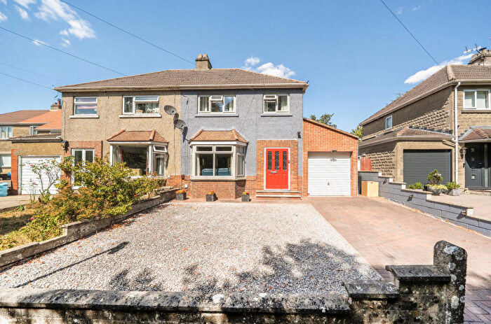 3 Bedroom Semi-Detached House For Sale In Jefferies Avenue, Swindon, SN2