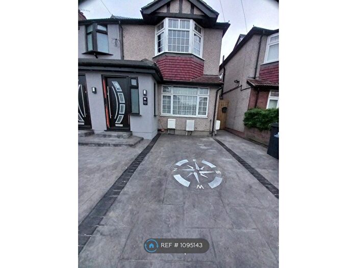 2 Bedroom End Of Terrace House To Rent In Lynmouth Road, Perivale, Greenford, UB6