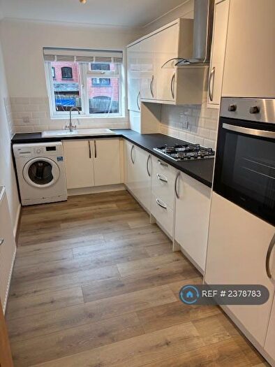 2 Bedroom Flat To Rent In Morris Court, Redhill, RH1