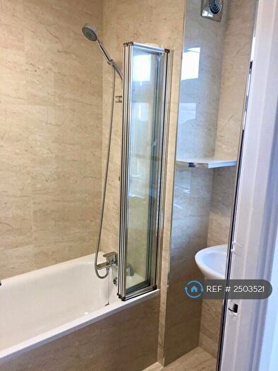 1 Bedroom Flat To Rent In The Walks, London, N2