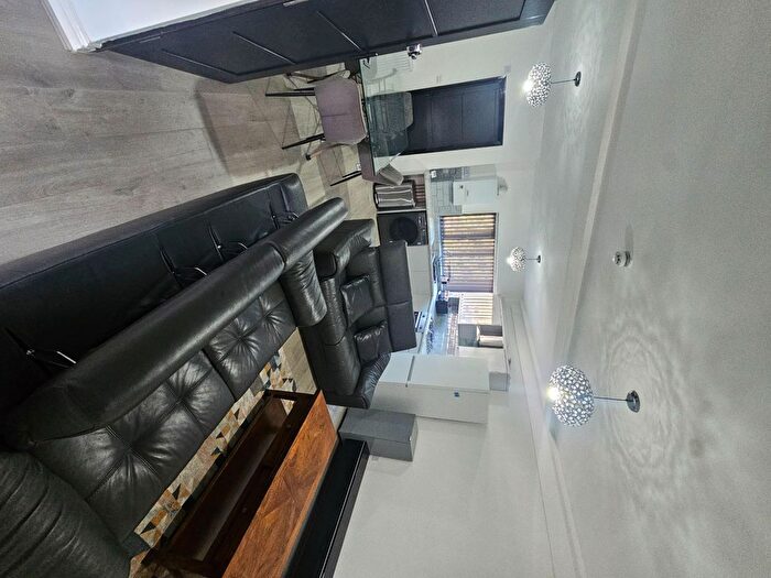 1 Bedroom Property To Rent In Hathersage Road, Manchester, M13