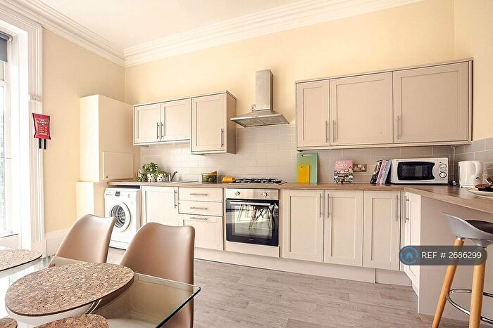 6 Bedroom Detached House To Rent In Bankfield Road, Huddersfield, HD1