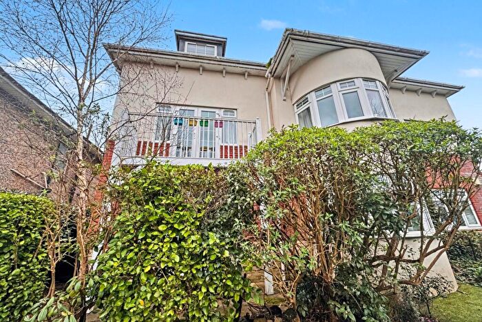 2 Bedroom Flat For Sale In Queens Park, BH8