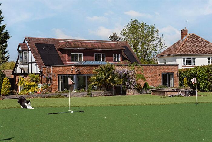5 Bedroom Detached House For Sale In Lodge Lane, Redhill, RH1