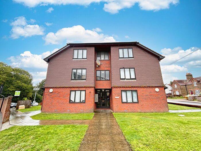 1 Bedroom Flat To Rent In Ladbroke Road, Redhill, RH1