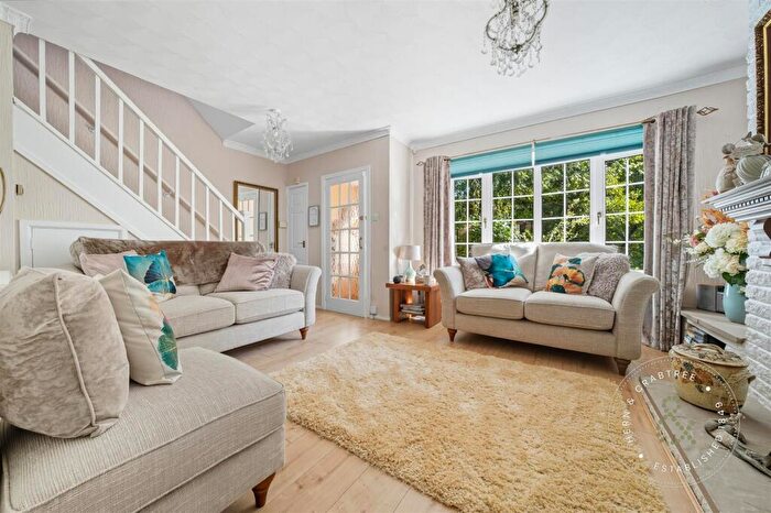 3 Bedroom End Of Terrace House For Sale In Glyn Eiddew, Pentwyn Cardiff, CF23