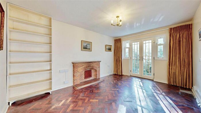 2 Bedroom Apartment For Sale In Stanhope Road, Highgate, N6