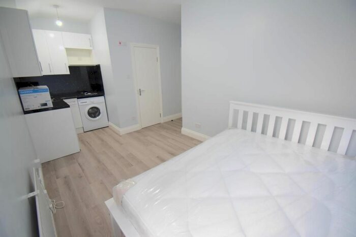 Studio To Rent In Kingsland Road, Dalston, London, E8