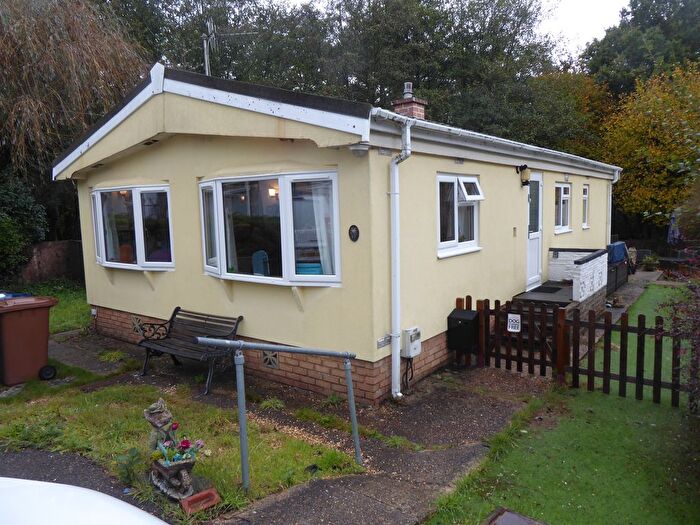 2 Bedroom Mobile/park Home For Sale In Kingsmead Park, Elstead, Godalming, GU8