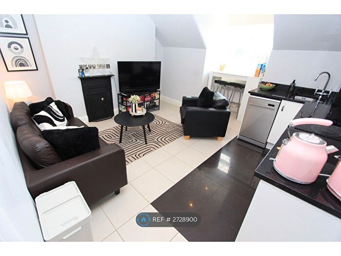 2 Bedroom Flat To Rent In Heath Street, London, NW3