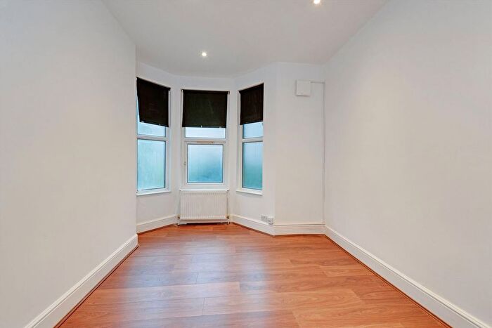 1 Bedroom Flat To Rent In Roundwood Road, Willesden, NW10